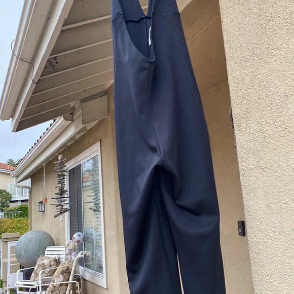 Halter black sleeveless jumpsuit - Picture 3 of 9